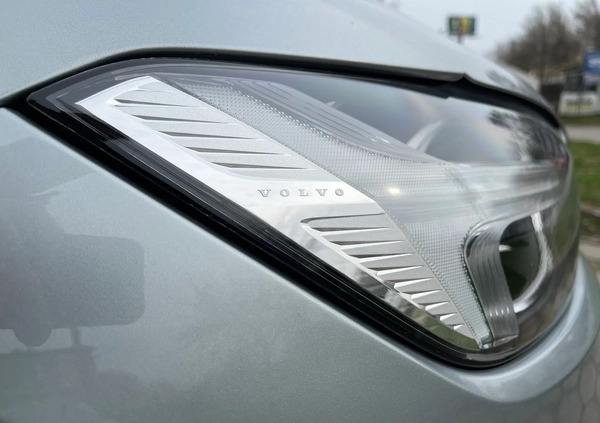 Volvo XC 60 cena 139900 przebieg: 137600, rok produkcji 2018 z Warszawa małe 379
